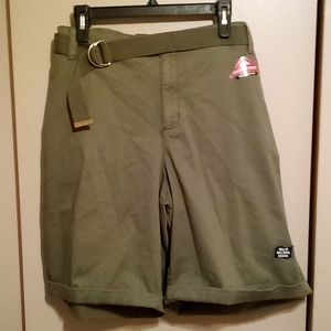 NWT St John's Bay Bermuda shorts with removable belt size 24W